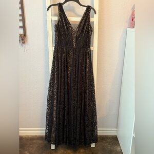 Elegant VERA WANG dress. Size 4. EUC